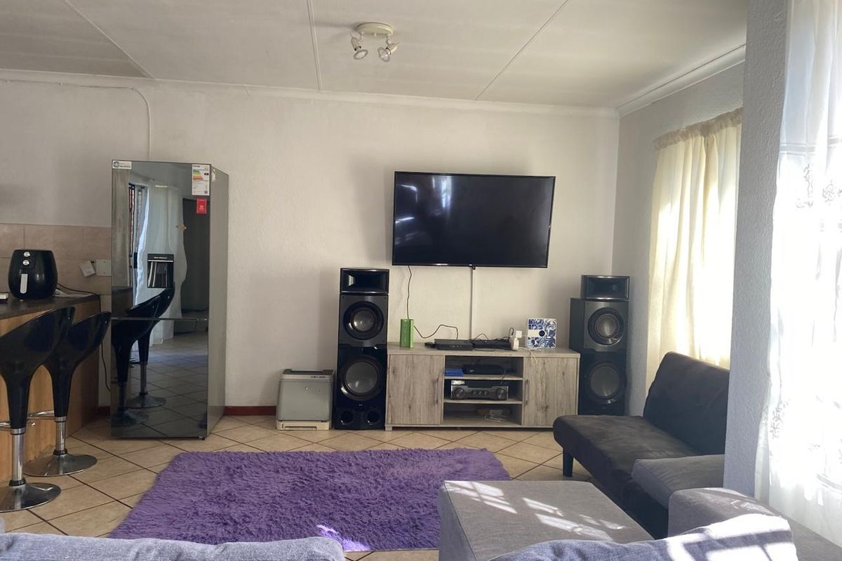 Elegant 2-Bedroom Townhouse for Sale! - Photo 4