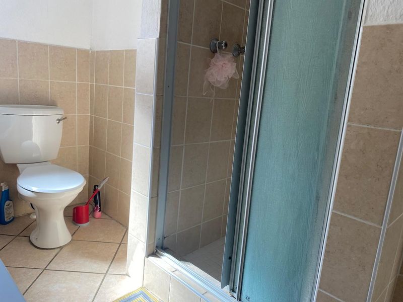 Elegant 2-Bedroom Townhouse for Sale! - Photo 8