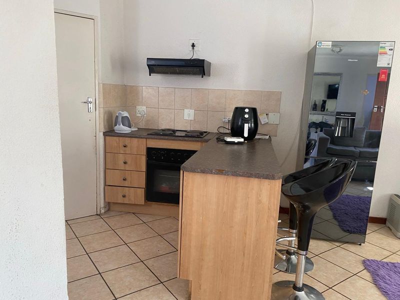 Elegant 2-Bedroom Townhouse for Sale! - Photo 6