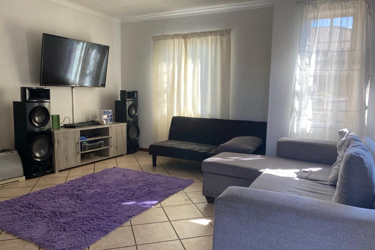 Elegant 2-Bedroom Townhouse for Sale! - Photo 5