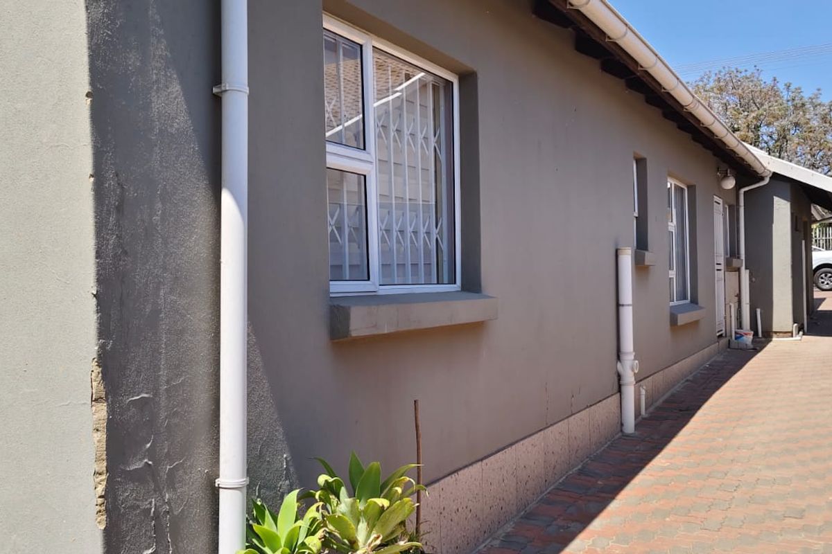 THREE BEDROOMS HOUSE FOR SALE IN ROSEACRE - Photo 3