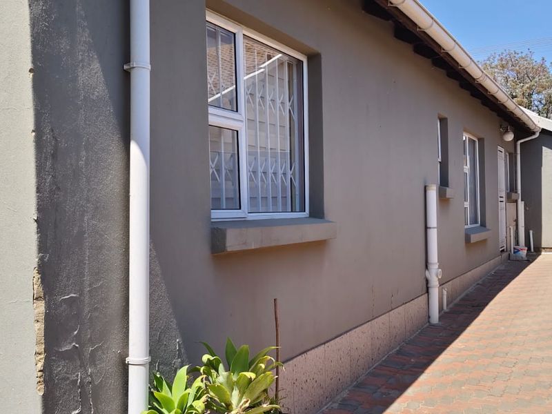 THREE BEDROOMS HOUSE FOR SALE IN ROSEACRE - Photo 3
