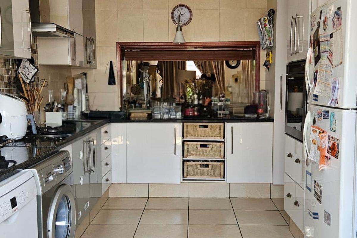 Charming 2-bedroom home in Woodmead, Sandton - Photo 4