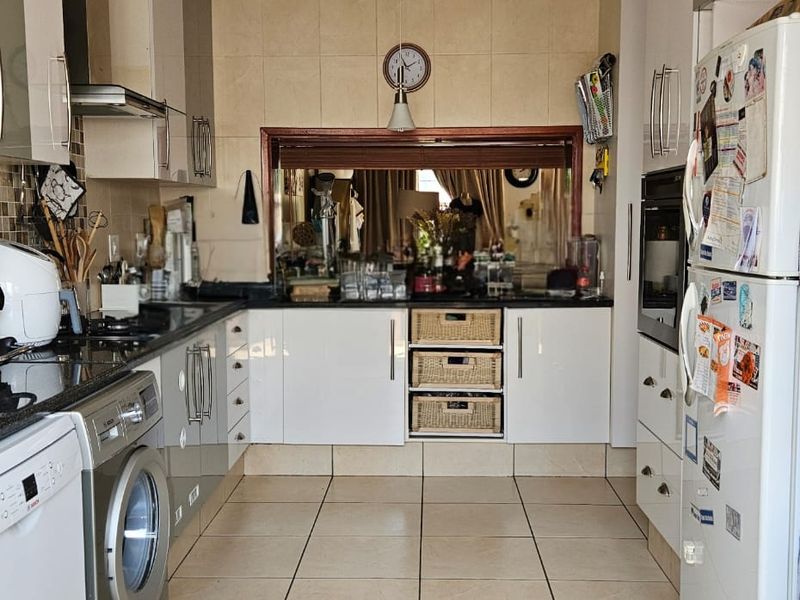 Charming 2-bedroom home in Woodmead, Sandton - Photo 4