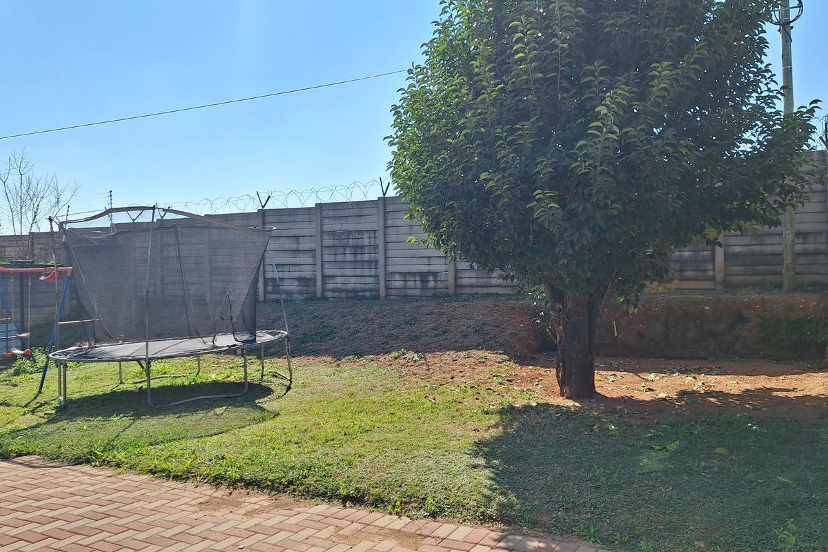 3 Bedroom House for Sale in Olievenhoutbosch - Photo 5