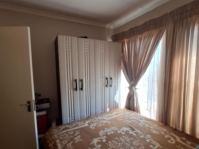 3 Bedroom House for Sale in Olievenhoutbosch - Photo 10