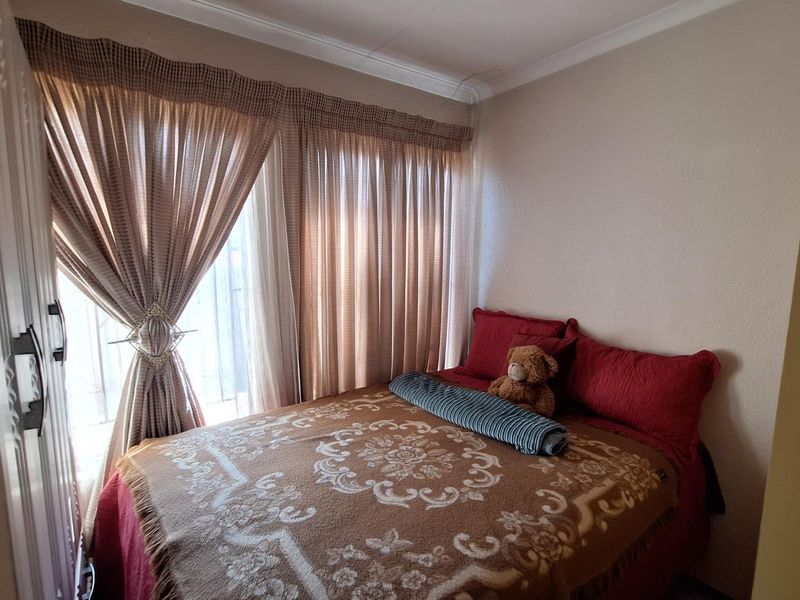 3 Bedroom House for Sale in Olievenhoutbosch - Photo 9