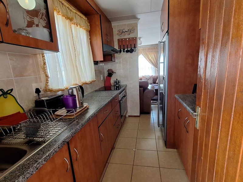 3 Bedroom House for Sale in Olievenhoutbosch - Photo 7