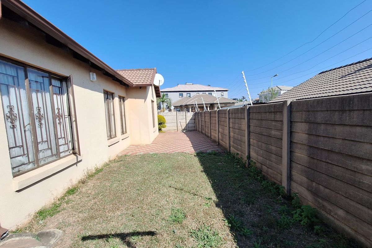 3 Bedroom House for Sale in Olievenhoutbosch - Photo 3