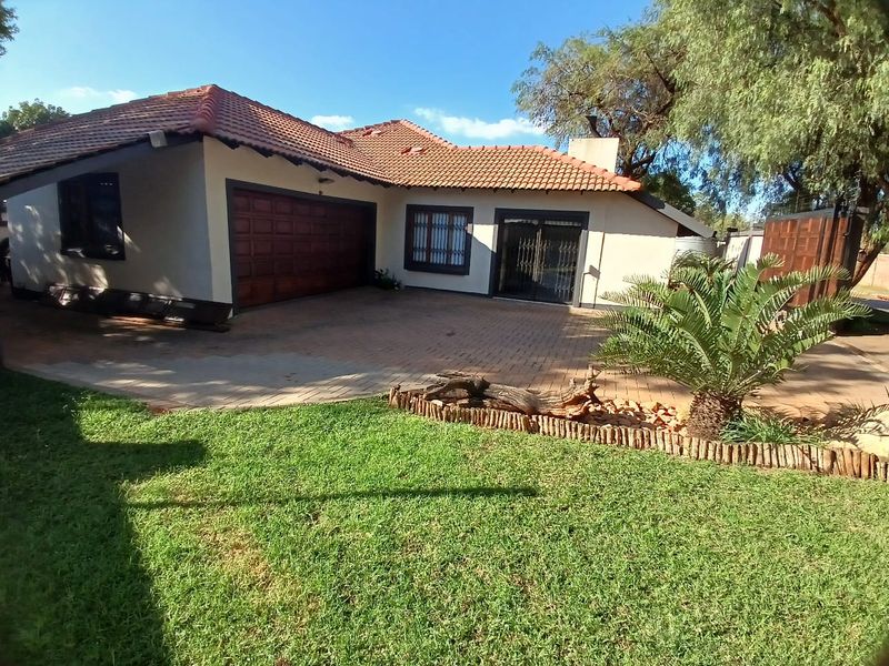 3 Bedroom house for sale in Akasia, Heatherview - Photo 2