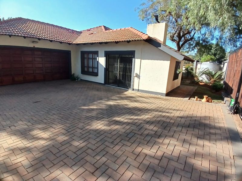 3 Bedroom house for sale in Akasia, Heatherview - Photo 10