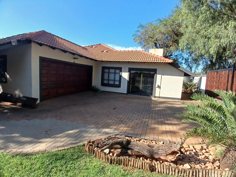 3 Bedroom house for sale in Akasia, Heatherview - Photo 9