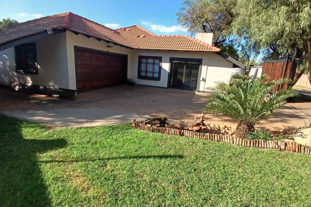 3 Bedroom house for sale in Akasia, Heatherview - Photo 3