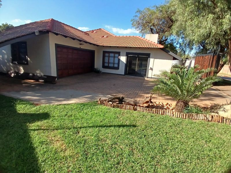 3 Bedroom house for sale in Akasia, Heatherview - Photo 3