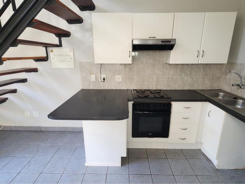 Discover peaceful living in this charming 1-bedroom loft duplex. - Photo 5