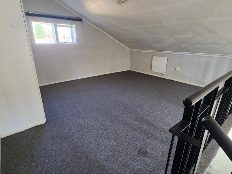 Discover peaceful living in this charming 1-bedroom loft duplex. - Photo 10