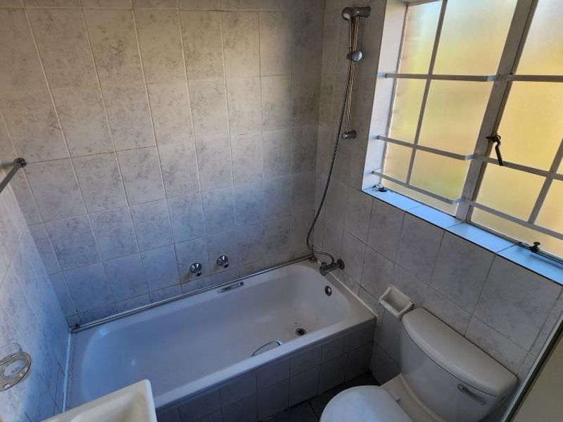 Discover peaceful living in this charming 1-bedroom loft duplex. - Photo 9