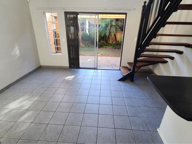 Discover peaceful living in this charming 1-bedroom loft duplex. - Photo 6