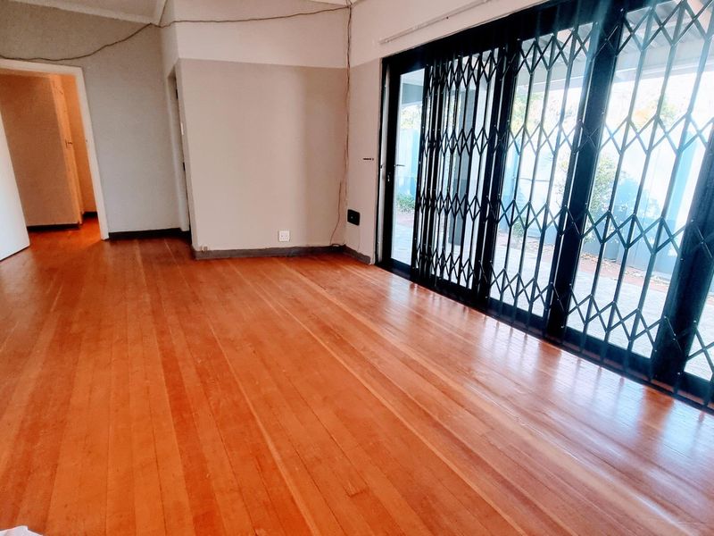 A WELL POSITION CORNER STAND HOUSE FOR SALE IN MELVILLE CLOSE TO CAMPUS SQUARE - Photo 2