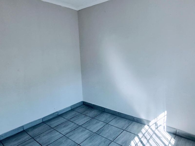 A WELL POSITION CORNER STAND HOUSE FOR SALE IN MELVILLE CLOSE TO CAMPUS SQUARE - Photo 10