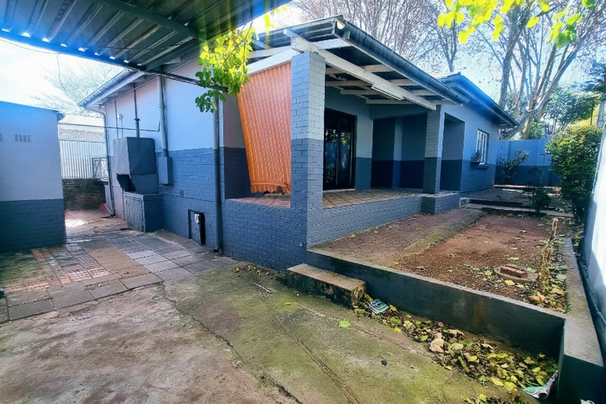 A WELL POSITION CORNER STAND HOUSE FOR SALE IN MELVILLE CLOSE TO CAMPUS SQUARE - Photo 5