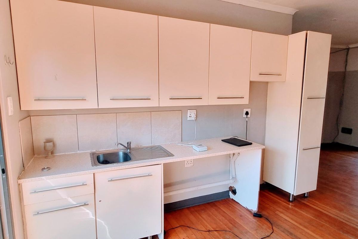 A WELL POSITION CORNER STAND HOUSE FOR SALE IN MELVILLE CLOSE TO CAMPUS SQUARE - Photo 3