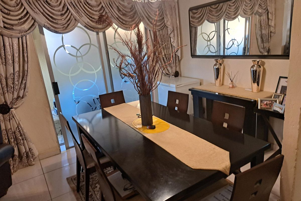 Discover this 3 bed 3 Bath in Protea Glen Ext 3, Soweto - Photo 2