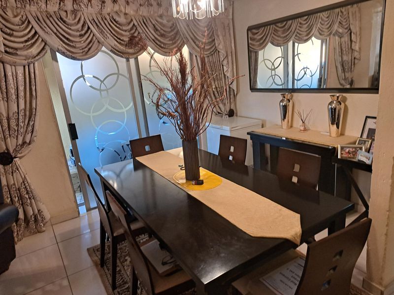 Discover this 3 bed 3 Bath in Protea Glen Ext 3, Soweto - Photo 2