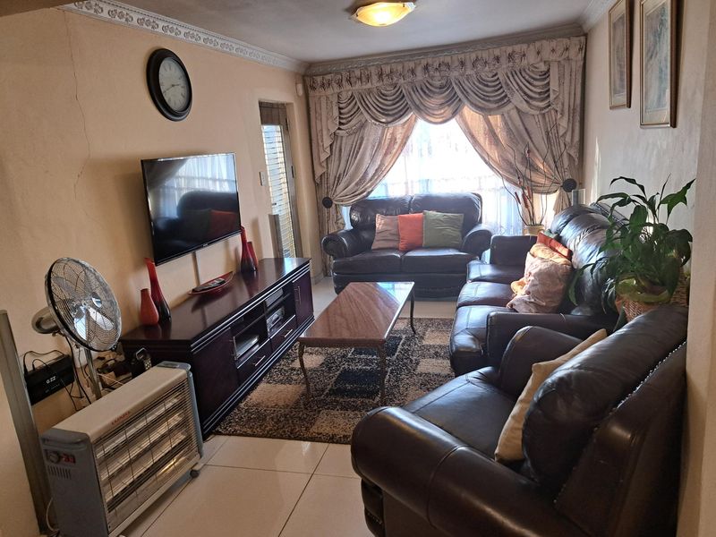 Discover this 3 bed 3 Bath in Protea Glen Ext 3, Soweto - Photo 5