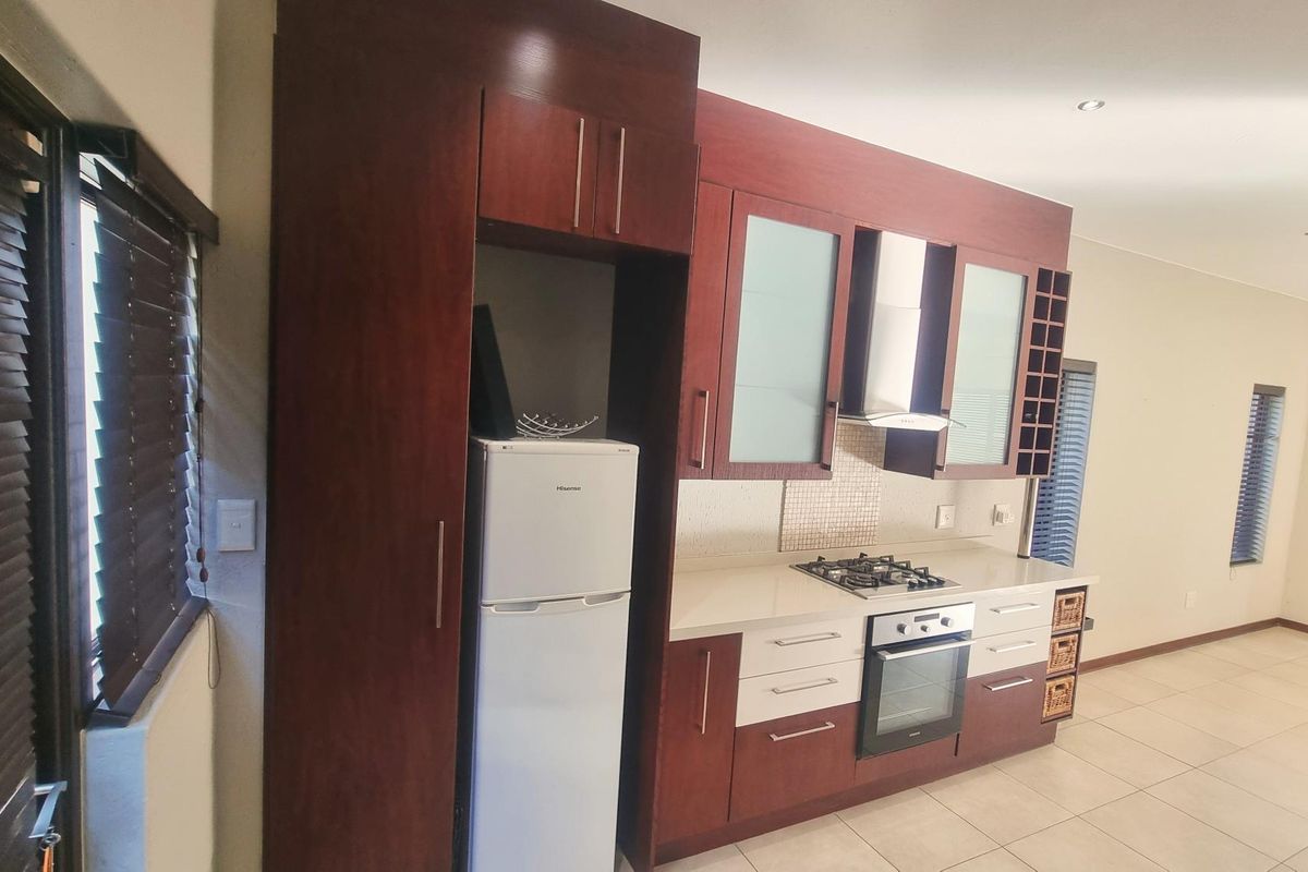 A CONTEMPORARY DOUBLE STOREY HOME FOR SALE IN BROADACRES FOR R 2,389,000 - Photo 4