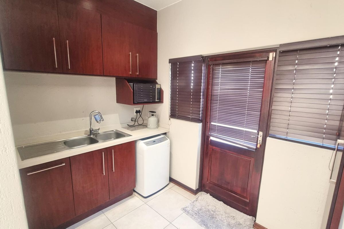 A CONTEMPORARY DOUBLE STOREY HOME FOR SALE IN BROADACRES FOR R 2,389,000 - Photo 3