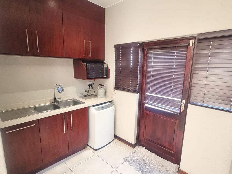 A CONTEMPORARY DOUBLE STOREY HOME FOR SALE IN BROADACRES FOR R 2,389,000 - Photo 3