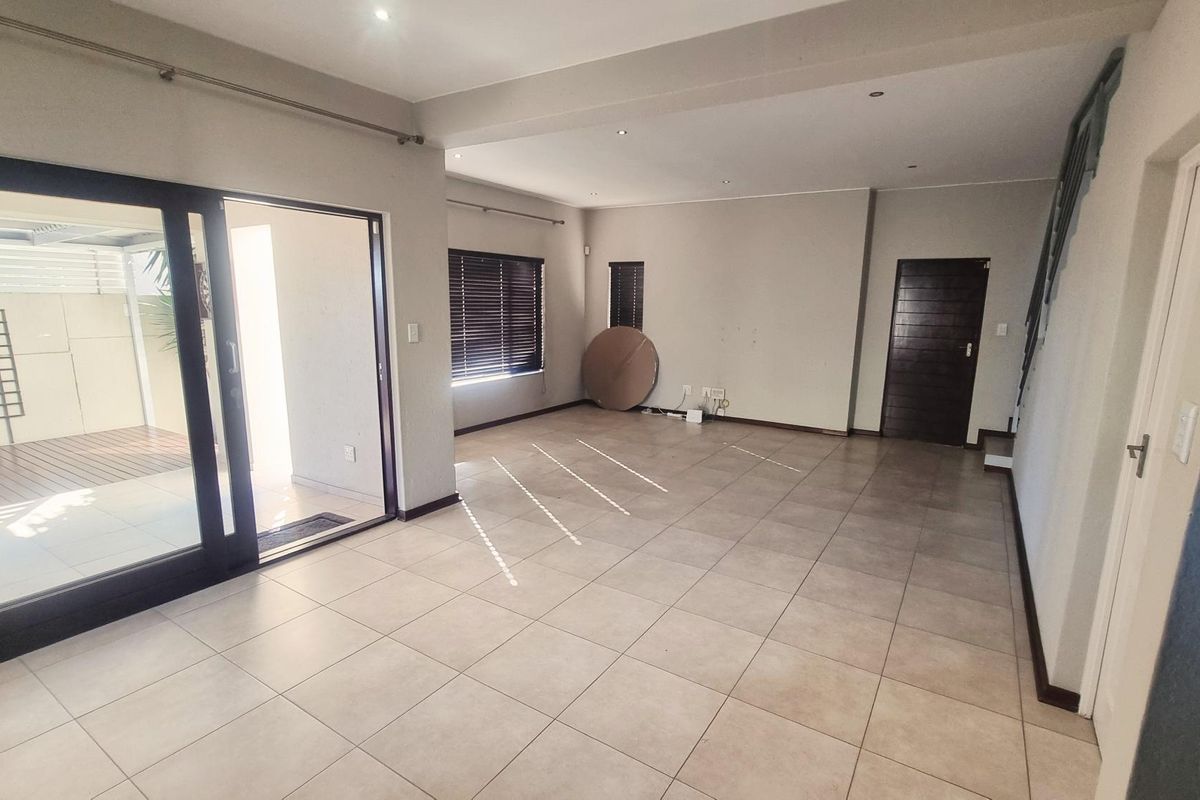 A CONTEMPORARY DOUBLE STOREY HOME FOR SALE IN BROADACRES FOR R 2,389,000 - Photo 5