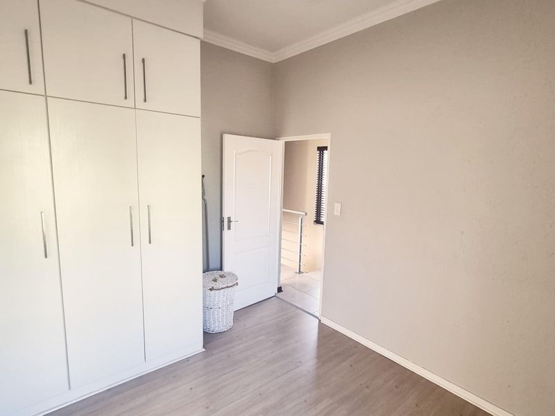 A CONTEMPORARY DOUBLE STOREY HOME FOR SALE IN BROADACRES FOR R 2,389,000 - Photo 9