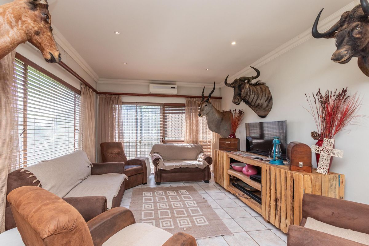 Multi family Home - Photo 2