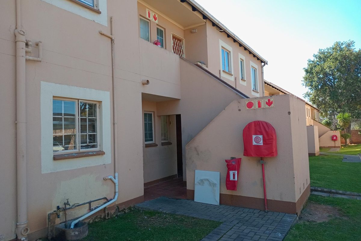 Ground Floor Townhouse For Sale - Photo 3