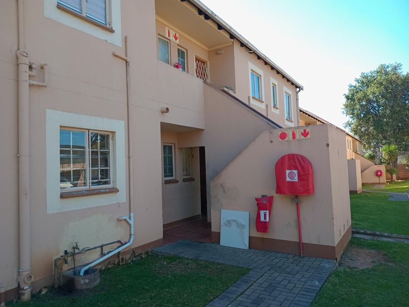 Ground Floor Townhouse For Sale - Photo 3