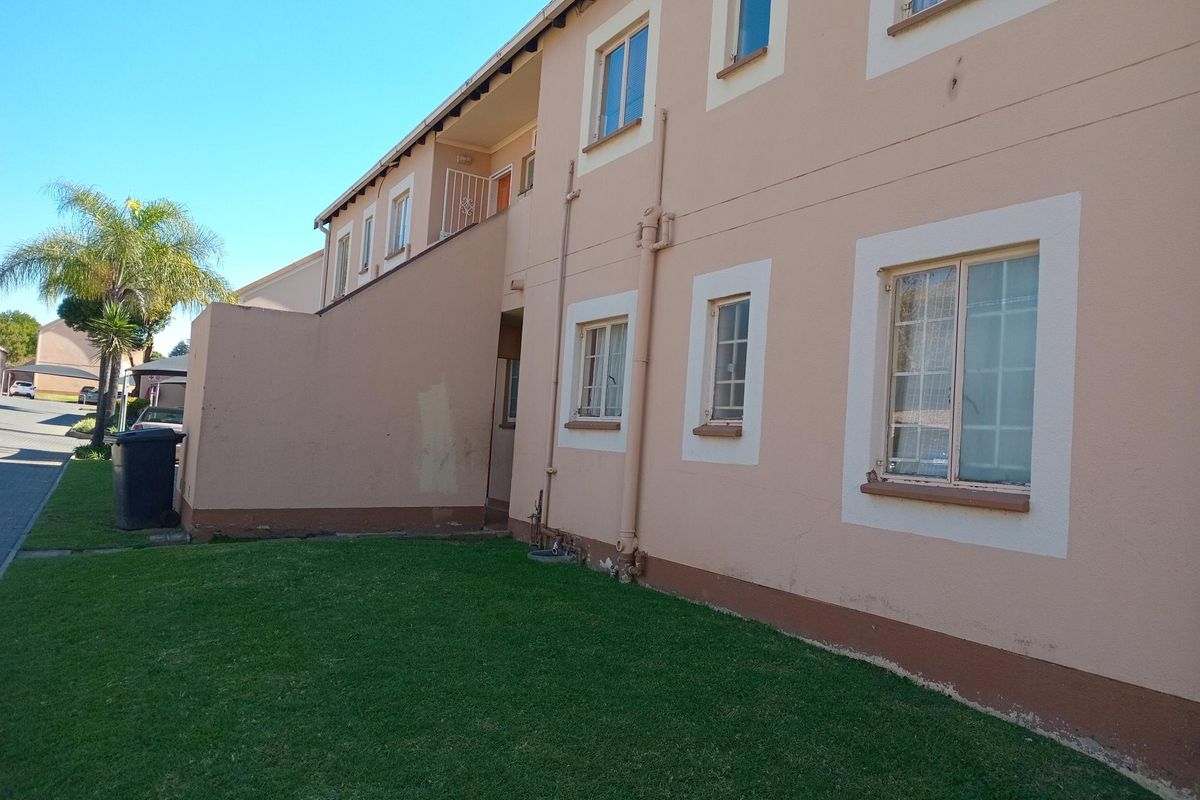 Ground Floor Townhouse For Sale - Photo 4