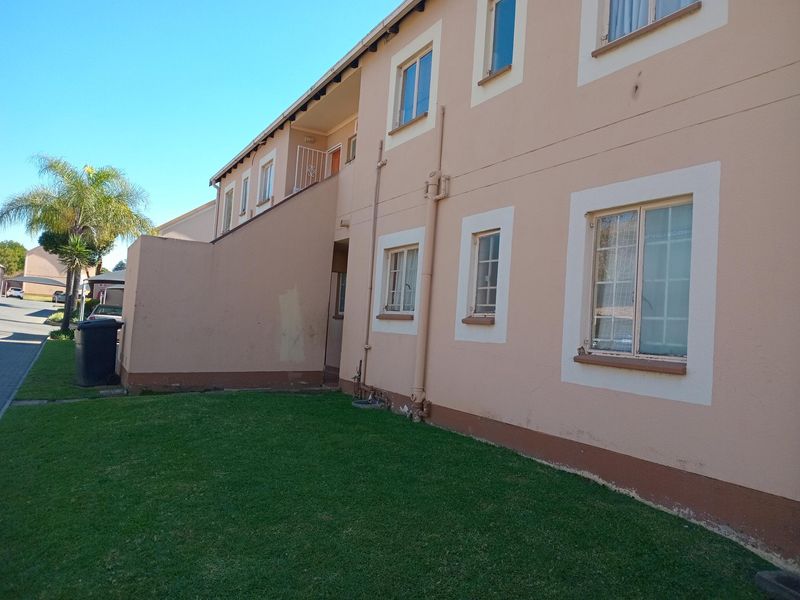 Ground Floor Townhouse For Sale - Photo 4