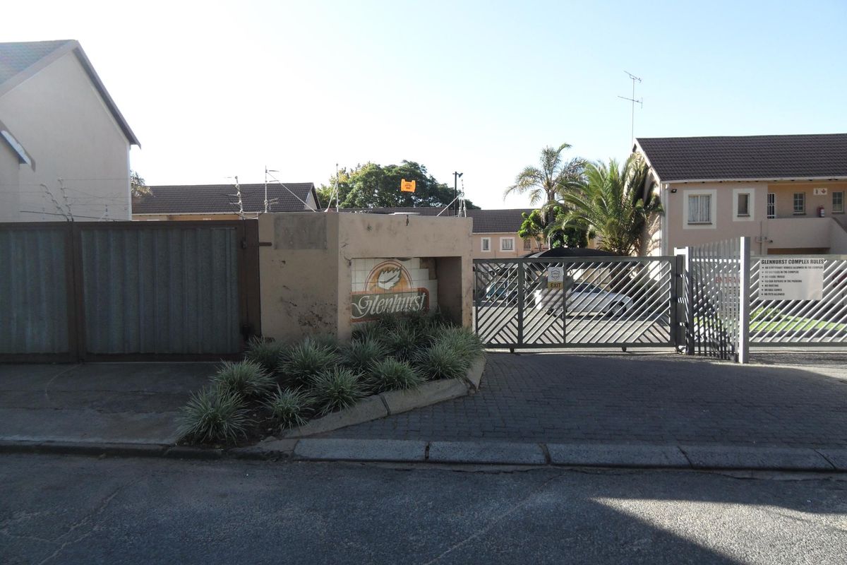 Ground Floor Townhouse For Sale - Photo 2