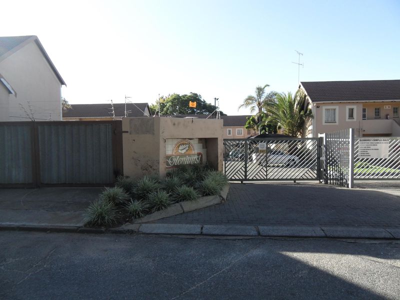 Ground Floor Townhouse For Sale - Photo 2