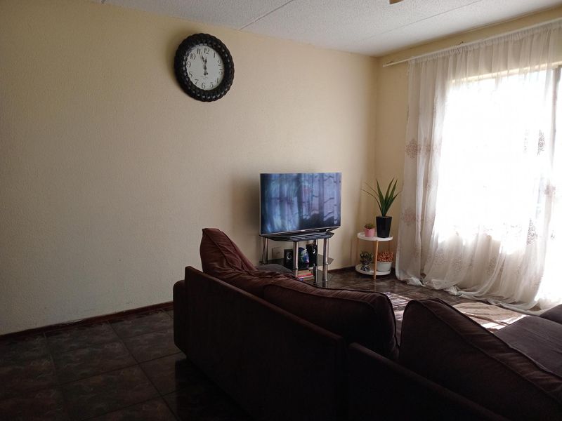 Ground Floor Townhouse For Sale - Photo 9