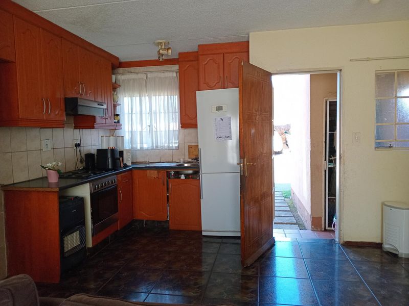 Ground Floor Townhouse For Sale - Photo 8