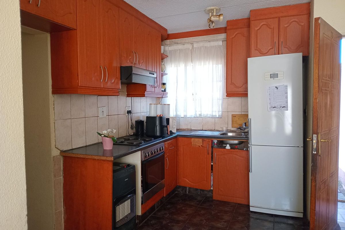 Ground Floor Townhouse For Sale - Photo 5