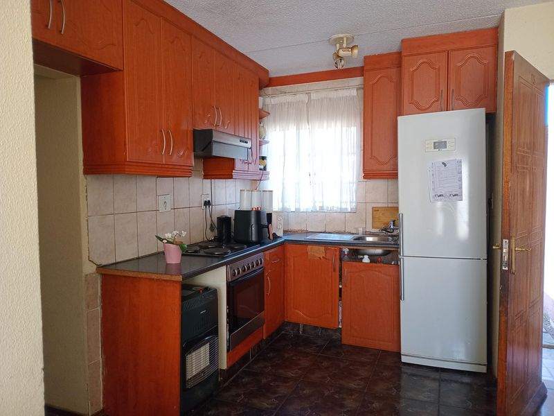 Ground Floor Townhouse For Sale - Photo 5