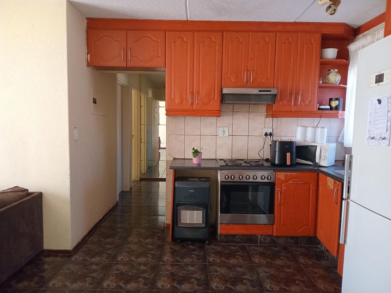 Ground Floor Townhouse For Sale - Photo 6