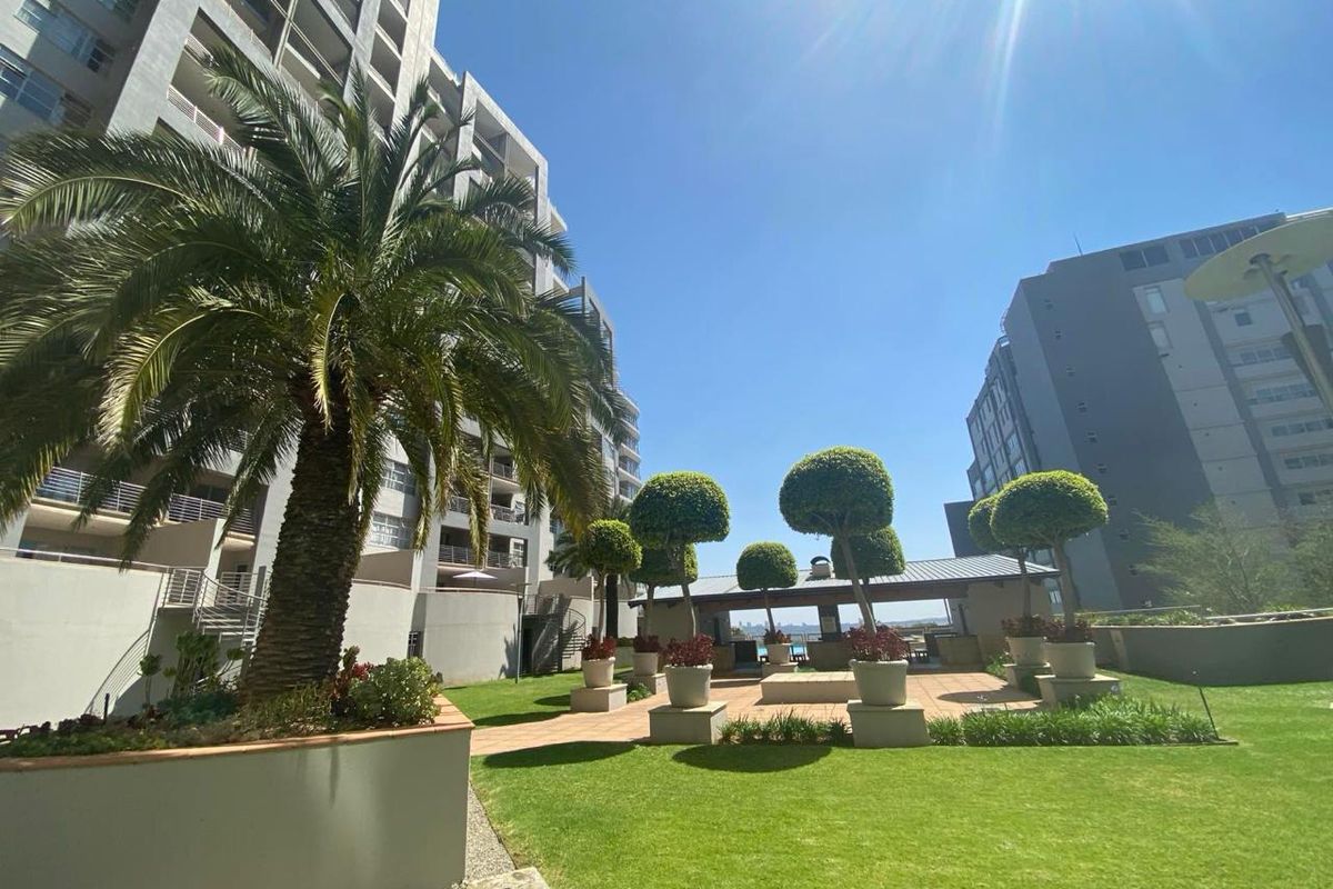 2 Beds - 2 Baths - FULLY FURNISHED Apartment is a perfect lock-up & go-in very secure building - Photo 5