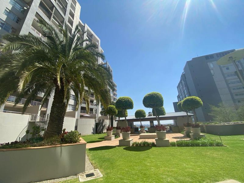 2 Beds - 2 Baths - FULLY FURNISHED Apartment is a perfect lock-up & go-in very secure building - Photo 5