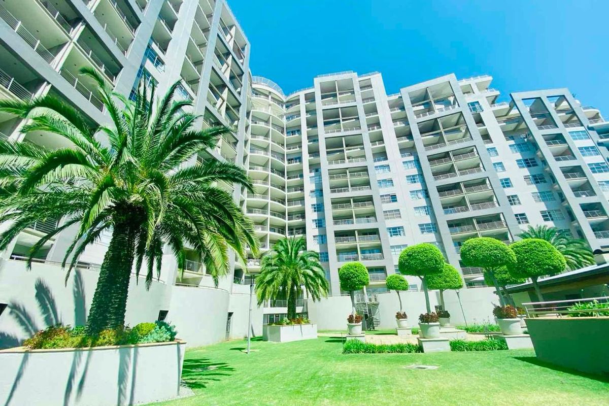 2 Beds - 2 Baths - FULLY FURNISHED Apartment is a perfect lock-up & go-in very secure building - Photo 3