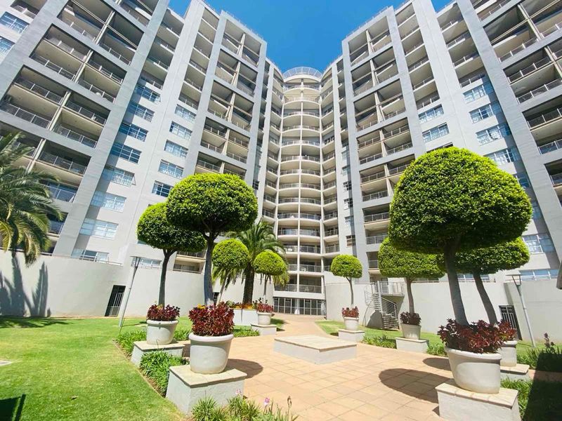 2 Beds - 2 Baths - FULLY FURNISHED Apartment is a perfect lock-up & go-in very secure building - Photo 8